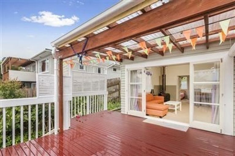 Photo of property in 1/27 Rosedale Road, Pinehill, Auckland, 0632