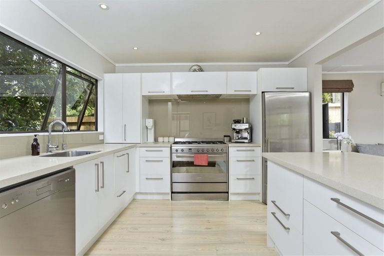 Photo of property in 3/82 Parr Terrace, Castor Bay, Auckland, 0620