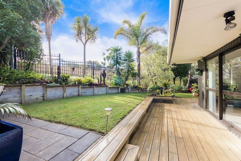 Photo of property in 2/3 Diosma Place, Botany Downs, Auckland, 2010