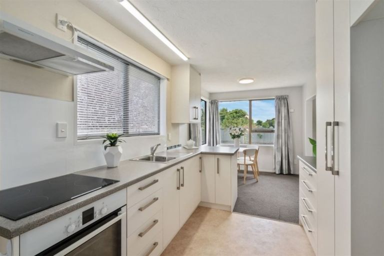 Photo of property in 1/11 Manor Place, Bryndwr, Christchurch, 8053