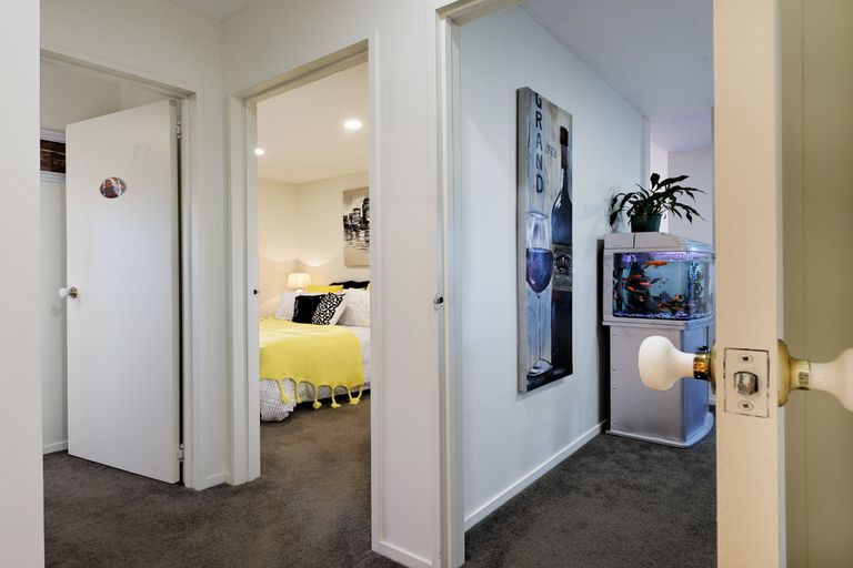 Photo of property in 11a Avonleigh Road, Green Bay, Auckland, 0604