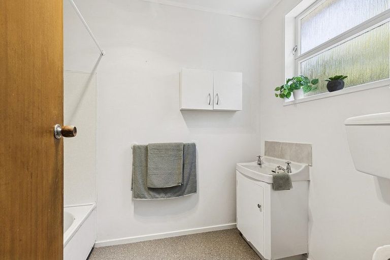 Photo of property in 105b Taylor Terrace, Tawa, Wellington, 5028