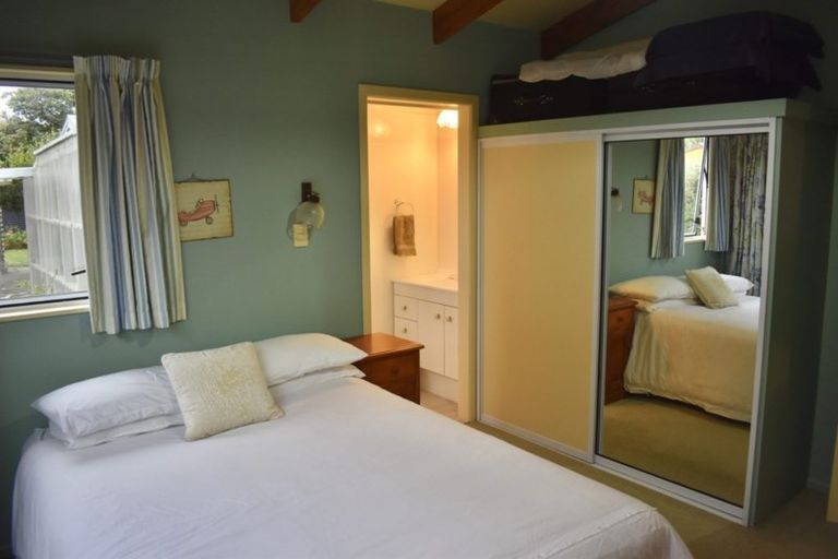 Photo of property in 30 Kapiti Lane, Otaki Beach, Otaki, 5512