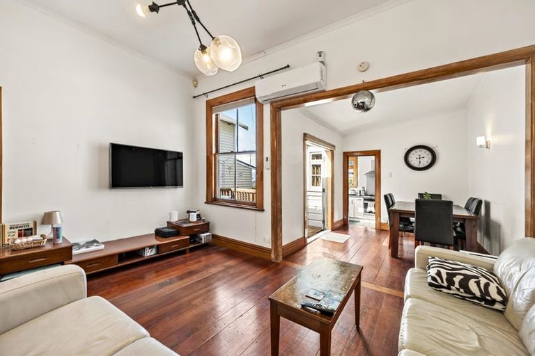 Photo of property in 129 Grant Road, Thorndon, Wellington, 6011