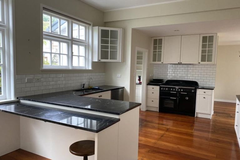 Photo of property in 9 Wadestown Road, Wadestown, Wellington, 6012