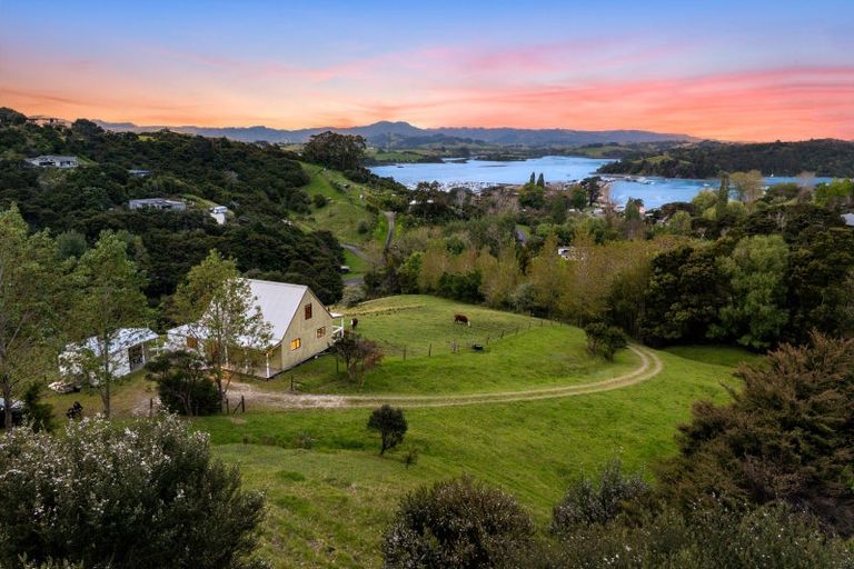 Photo of property in 28 Brick Bay Drive, Sandspit, Warkworth, 0982