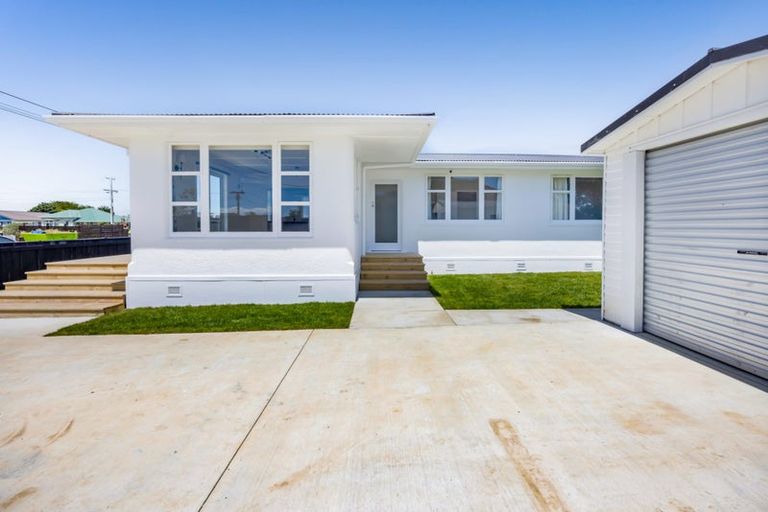 Photo of property in 1a Robbins Crescent, Hawera, 4610