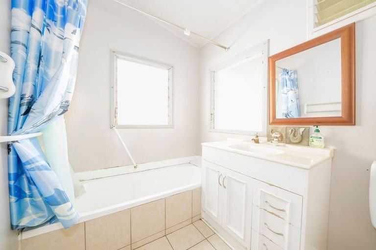 Photo of property in 12 George Street, Hikurangi, 0114