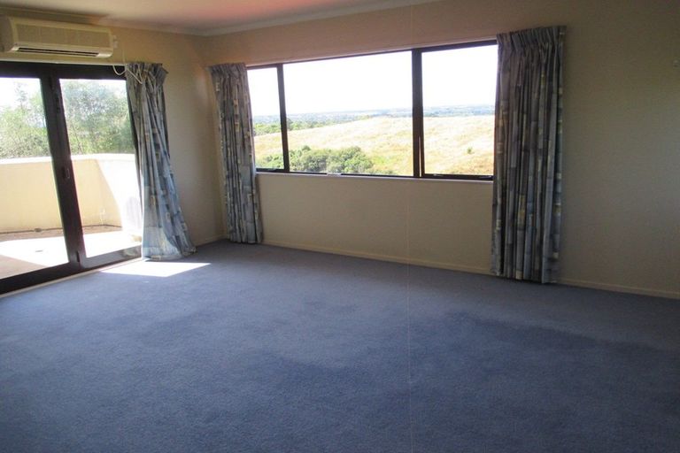 Photo of property in 35 Ruapehu Drive, Fitzherbert, Palmerston North, 4410
