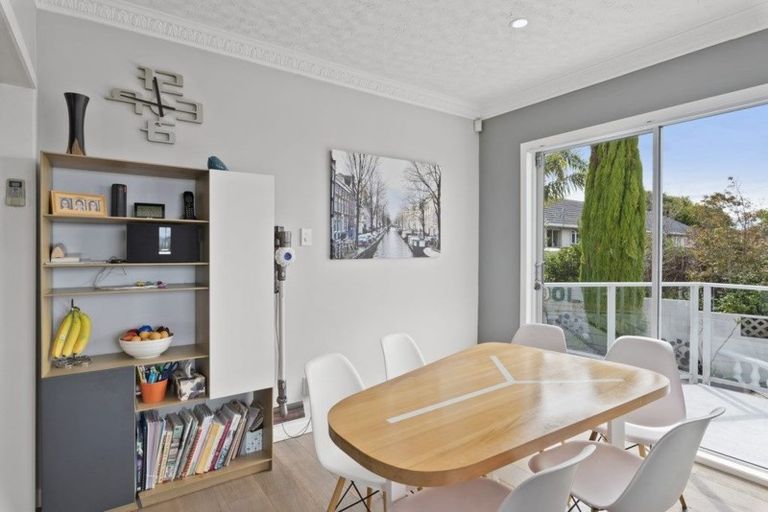 Photo of property in 21 Chelsea View Drive, Chatswood, Auckland, 0626