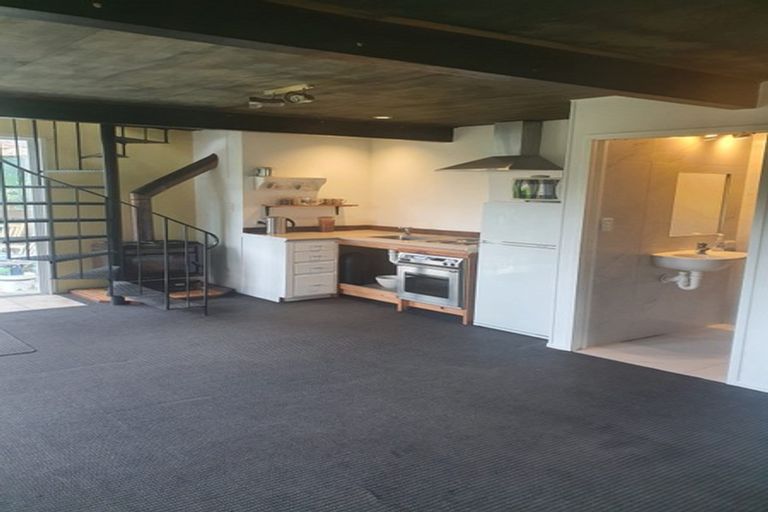 Photo of property in 279 Motutara Road, Muriwai, Waimauku, 0881