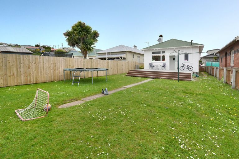 Photo of property in 14 Crest Street, Tainui, Dunedin, 9013