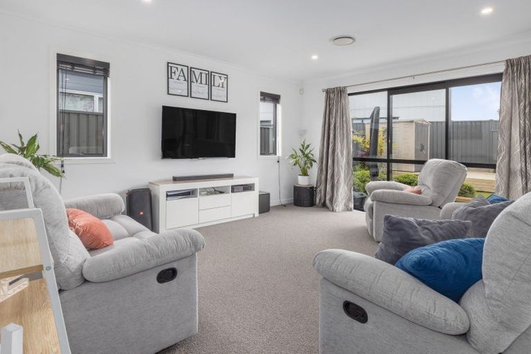 Photo of property in 18 Pateke Drive, Kenepuru, Porirua, 5022