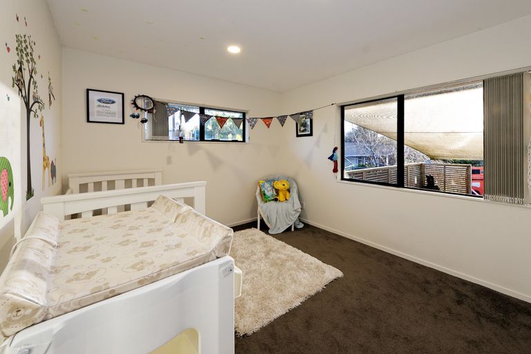 Photo of property in 11a Avonleigh Road, Green Bay, Auckland, 0604