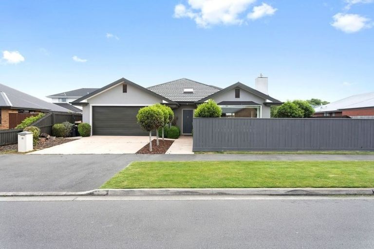 Photo of property in 15 Somerville Crescent, Aidanfield, Christchurch, 8025