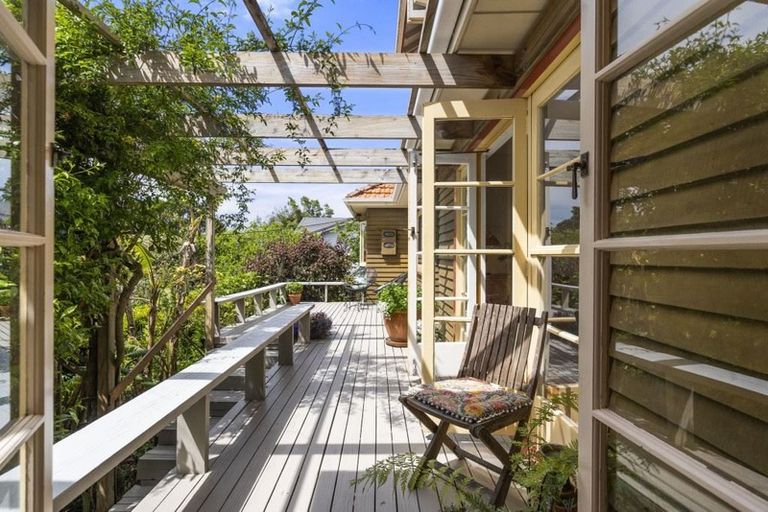 Photo of property in 19a Old Lake Road, Narrow Neck, Auckland, 0624