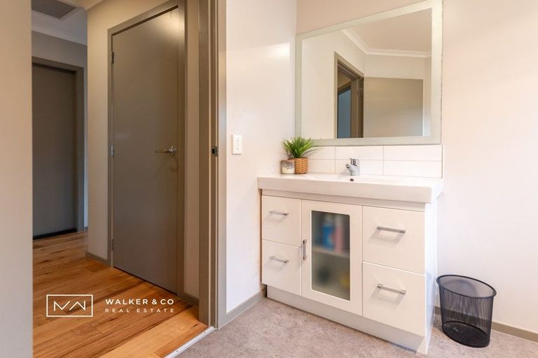 Photo of property in 7 Percy Kinsman Crescent, Riverstone Terraces, Upper Hutt, 5018