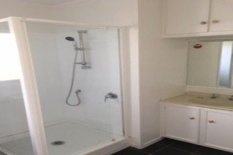 Photo of property in 2/318 Royal Road, Massey, Auckland, 0614