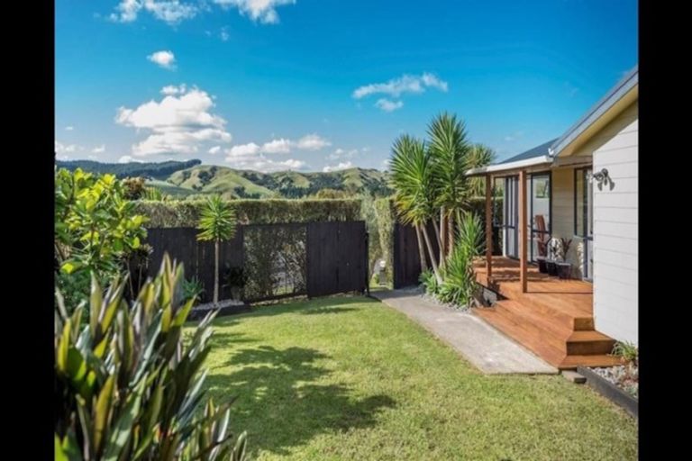 Photo of property in 3 Amberly Rise, Helensville, 0800