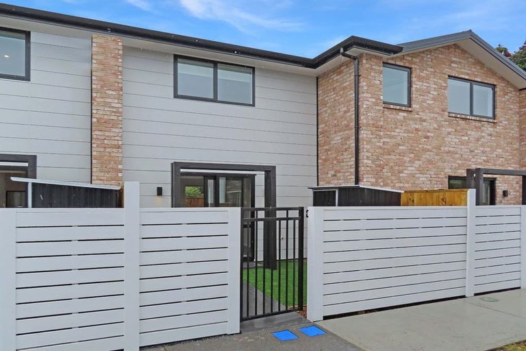 Photo of property in 2/123 Cambridge Terrace, Fairfield, Lower Hutt, 5011