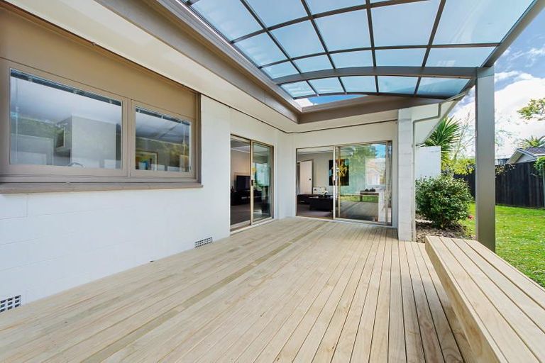 Photo of property in 25 Meadway, Sunnyhills, Auckland, 2010