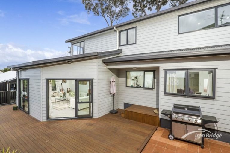 Photo of property in 4/431 East Coast Road, Mairangi Bay, Auckland, 0630