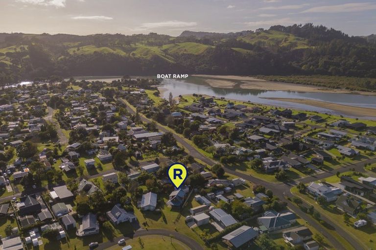 Photo of property in 20 The Crowsnest, Cooks Beach, Whitianga, 3591