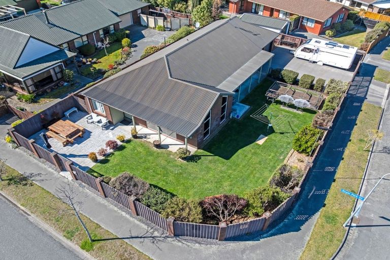 Photo of property in 150 Royal Park Drive, Parklands, Christchurch, 8083