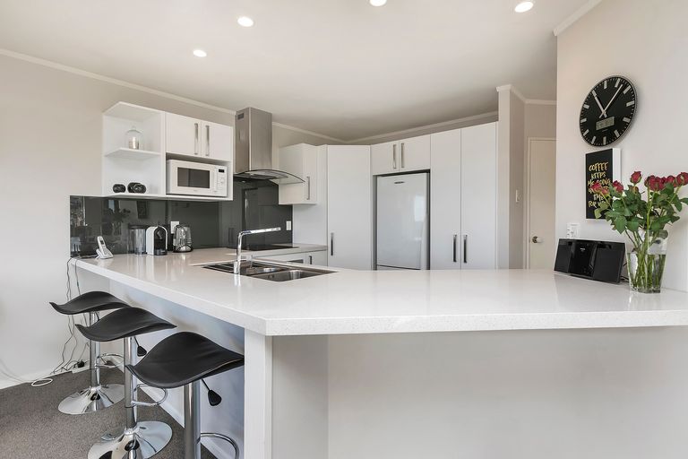 Photo of property in 12 Marlin Street, West Harbour, Auckland, 0618