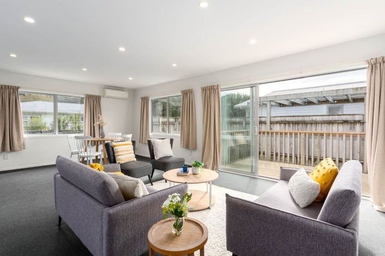 Photo of property in 7b Mclellan Street, Tawa, Wellington, 5028