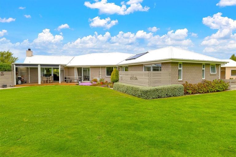 Photo of property in 8 Riverside Way, Amberley, 7410