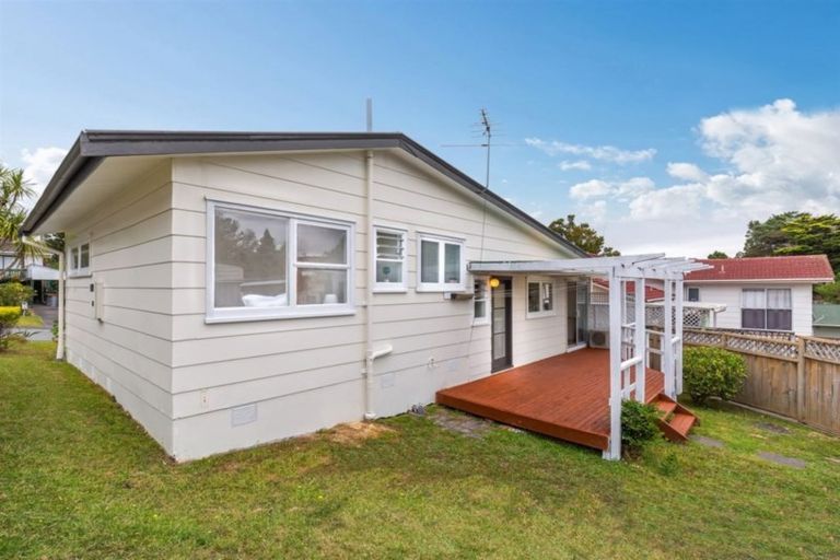 Photo of property in 15 Camrose Place, Glenfield, Auckland, 0629