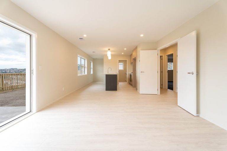 Photo of property in 70 Farnworth Terrace, Glenside, Wellington, 6037