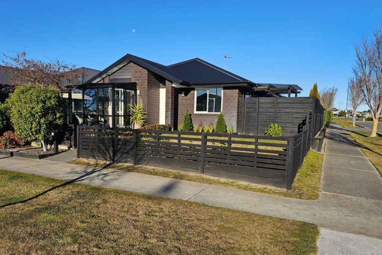 Photo of property in 32 Whakatipu Street, Pegasus, 7612