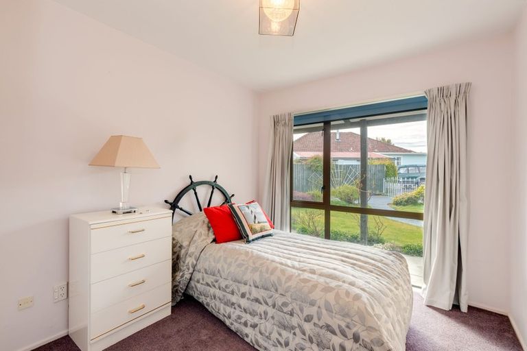 Photo of property in 2/48 Mcfaddens Road, St Albans, Christchurch, 8052