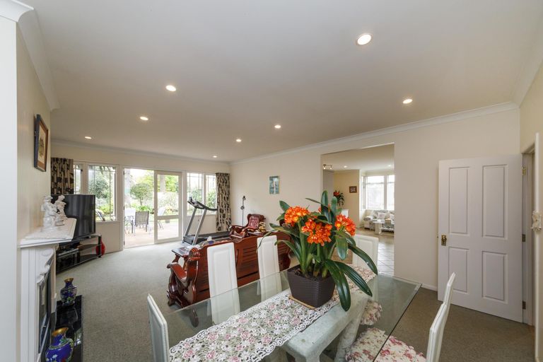 Photo of property in 4 The Oaks, Awapuni, Palmerston North, 4412