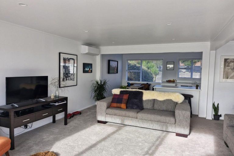 Photo of property in 1/239 Carrington Street, Vogeltown, New Plymouth, 4310