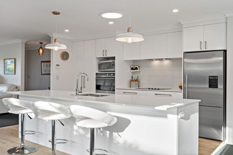 Photo of property in 11 Walnut Road, Riverhead, 0820