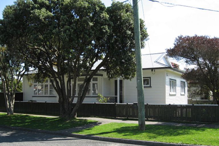 Photo of property in 32 Birdwood Road, Waterloo, Lower Hutt, 5011