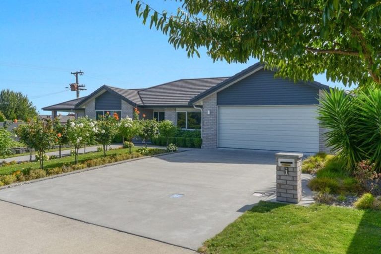 Photo of property in 1 Whakatomo Place, Havelock North, 4130