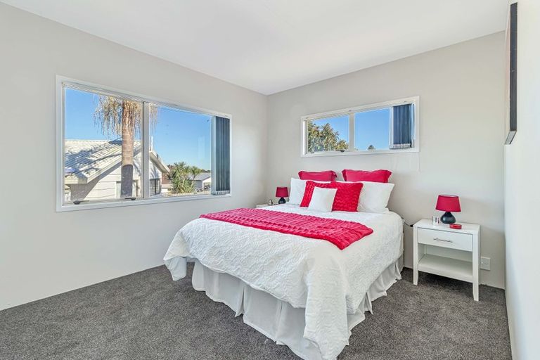 Photo of property in 2/8 Anglers Way, Wattle Downs, Auckland, 2102