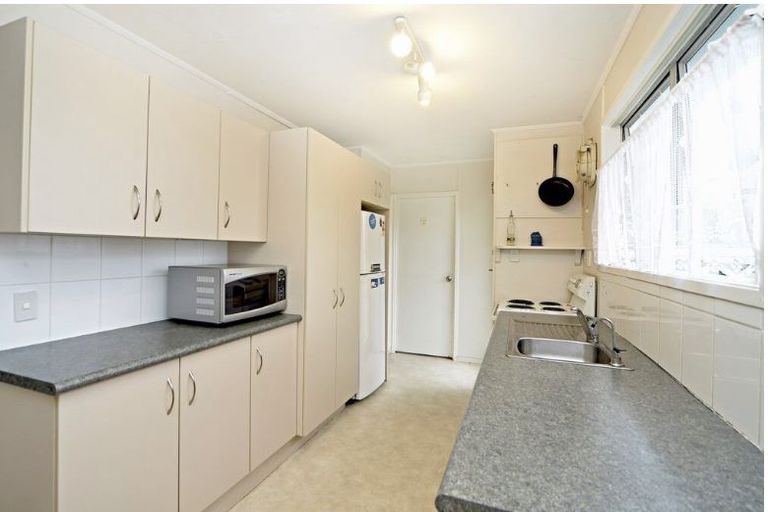 Photo of property in 24 Becker Drive, Weymouth, Auckland, 2103