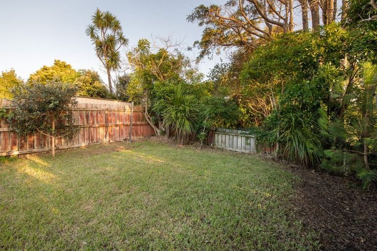 Photo of property in 1 Red Bluff Rise, Campbells Bay, Auckland, 0630
