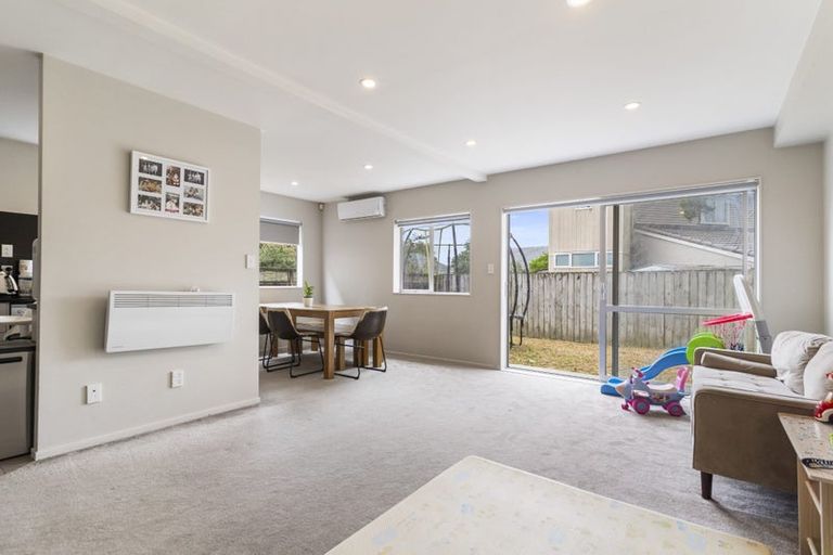 Photo of property in 4/45a Swanson Road, Henderson, Auckland, 0610