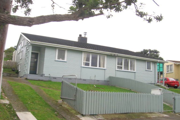 Photo of property in 5 Davidson Crescent, Tawa, Wellington, 5028