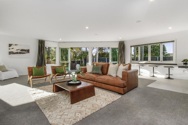 Photo of property in 37 Lothian Brae, Wattle Downs, Auckland, 2103