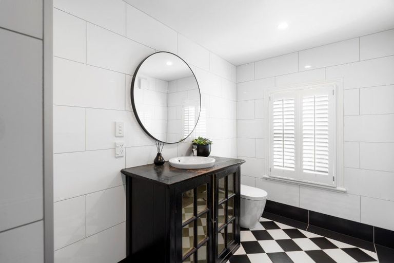 Photo of property in 15 Colenso Avenue, Hospital Hill, Napier, 4110