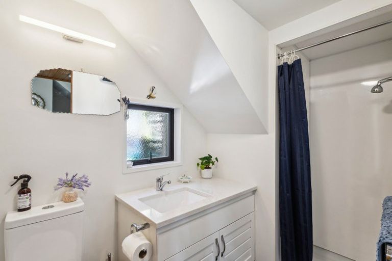 Photo of property in 7 Wynyard Crescent, Fernhill, Queenstown, 9300