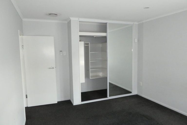 Photo of property in 81 Hobsonville Road, West Harbour, Auckland, 0618