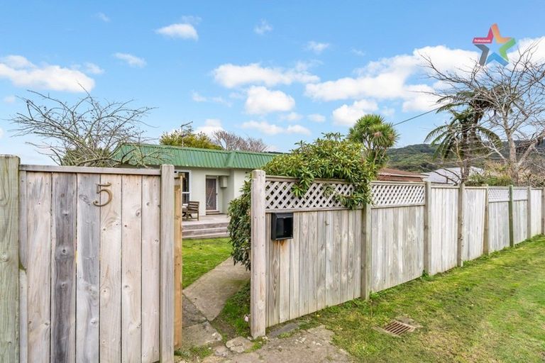 Photo of property in 5 Faulke Avenue, Wainuiomata, Lower Hutt, 5014